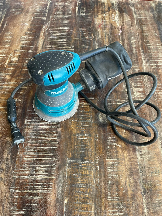 Makita Random Orbital Sander BO5030 11-009